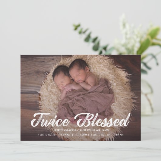 Zweimal gesegnet | Twins Baby Foto Ankündigung (Stehend Vorderseite)
