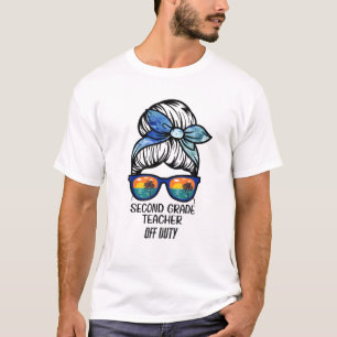 Zweite Klasse Lehrer Off Duty Messy Bun Beach Funn T-Shirt