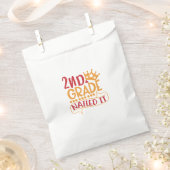 Zweite Klasse nagelte es, zweite Klasse beendet Geschenktütchen (Ausgeschnitten)