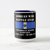Zweite koreanische Winterkampagne Zweifarbige Tasse (Mittel)