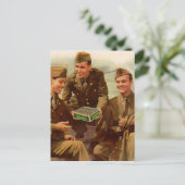 Zweite Weltkrieg der 1940er Jahre und Soldaten mit Postkarte (Stehend Vorderseite)