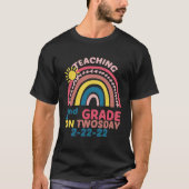 Zweitklassige Unterrichtsstunde - Regenbogen  T-Shirt (Vorderseite)