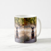 Zwergpinscher sitzend kaffeetasse (VorderseiteRechts)