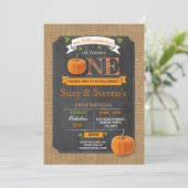 Zwilins Pumpkin 1. Geburtstagsparty Einladung (Stehend Vorderseite)