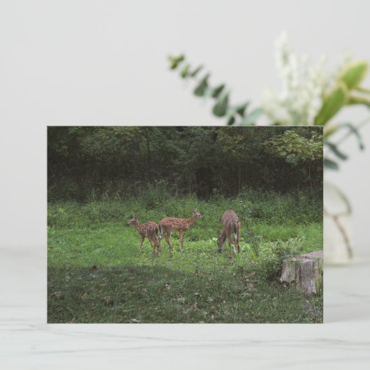 Zwillinge und ihre Mutter Einladung (Stehend Vorderseite)