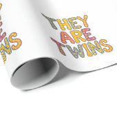 Zwillings-Babyparty-Design Geschenkpapier (Rolleneckpunkt)
