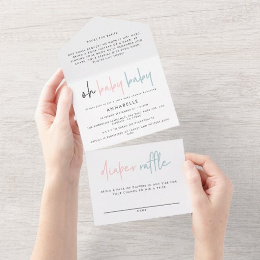 Zwillingsbabwdusche Rosa moderne Typografie All In One Einladung (Abreißen)