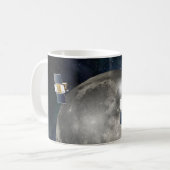 Zwillingsgras-Raumsonde, die den Mond umkreisen. Kaffeetasse (Vorderseite Links)
