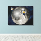 Zwillingsgras-Raumsonde, die den Mond umkreisen. Leinwanddruck (Insitu (Holzboden))