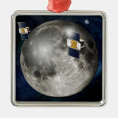 Zwillingsgras-Raumsonde, die den Mond umkreisen. Ornament Aus Metall (Vorne)