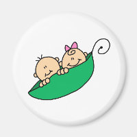 Zwillingsjunge und Mädchen im Pea Pod