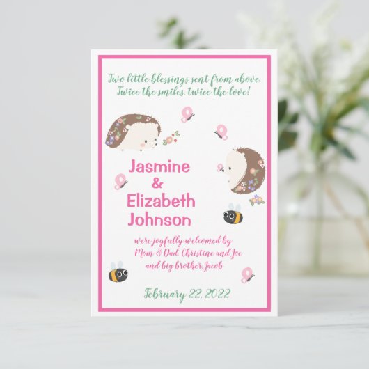 Zwillingsmädchen Geburtserklärung Einladung (Stehend Vorderseite)