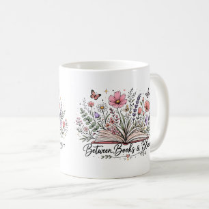 Zwischen Büchern und Blüten Buchliebhaber Leser Kaffeetasse