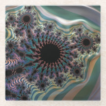 Zwischen dem Untersetzer Falten