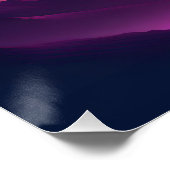 Zwischen den Bergen erhebender Mond Poster (Ecke)