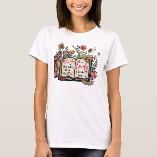 Zwischen der Seite eines Buches T-Shirt (Vorderseite)