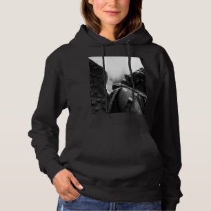 Zwischen Dunkelheit und Licht fallen Hoodie