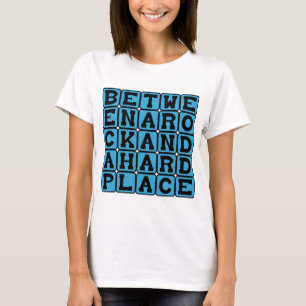 Zwischen Fels und hartem Ort T-Shirt