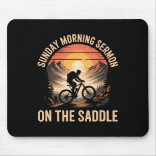 Zwischen Fußball und Haushaltsarbeiten Mountainbik Mousepad