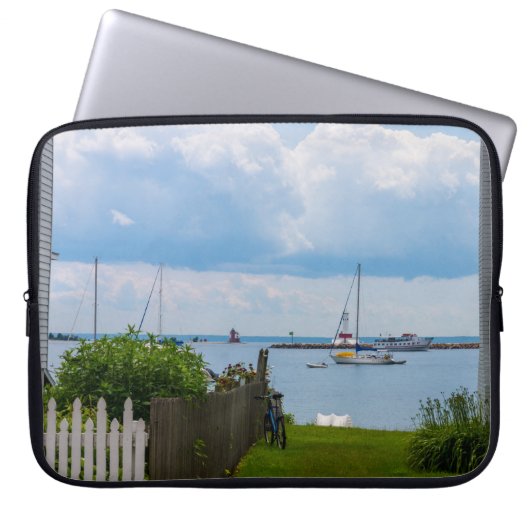 Zwischen Häusern Laptopschutzhülle (Vorderseite)