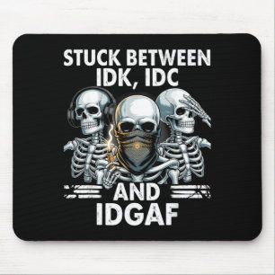 Zwischen IDK IDC Und IDGAF stecken Frohes Hallowee Mousepad