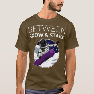 zwischen Schnee und Sternen Astronauten Ski Snowbo T-Shirt