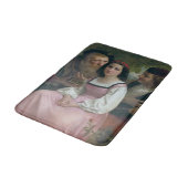 Zwischen Wohlstand und Liebe (von Bouguereau) Badematte (Schrägansicht)