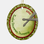 Zwölf Drummer Drumming - individuelles Jahr Keramik Ornament (Links)