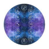Zwölf graue Zodiakische Symbole auf blauer Galaxie Schneidebrett (Vorderseite)
