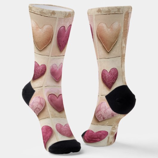 Zwölf Valentinherzen auf Papiertexturen Socken (Gewinkelt)