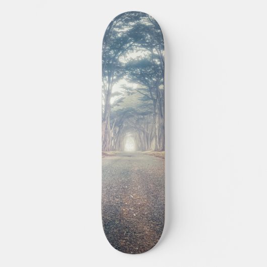 Zypressen-Tunnel-Landschaft Skateboard (Vorderseite)